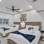 Sleeps 24-Spacious Suites Near Fq W Pool