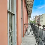 Chic Downtown Retreat Parking Jazz Fest Ready