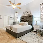 Hosteeva Modern Condo Near Magazine St & Close To Fq