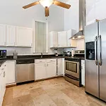 Hosteeva Modern Condo Near Magazine St & Close To Fq