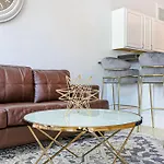 Hosteeva Modern Condo Near Magazine St & Close To Fq