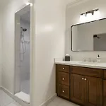 Louis Park Hotel