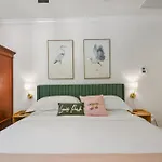 Louis Park Hotel