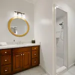 Louis Park Hotel