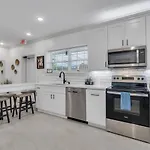 Sleeps 24-spacious Near Fq W Pool Hotel *