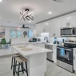 Sleeps 24-spacious Near Fq W Pool Hotel *