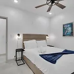 Hotel Sleeps 24-spacious Near Fq W Pool New Orleans