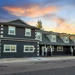 Sleeps 24-spacious Near Fq W Pool *