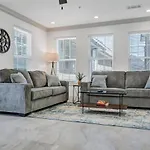 Sleeps 24-spacious Near Fq W Pool *