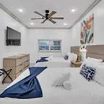 Sleeps 24-spacious Near Fq W Pool