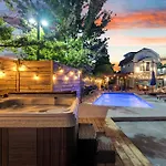 Sleeps 24-spacious Near Fq W Pool * New Orleans