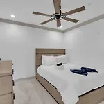 Hotel Sleeps 24-spacious Near Fq W Pool *