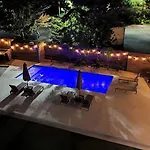 Hotel Sleeps 24-spacious Near Fq W Pool *