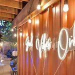 Hotel Sleeps 24-spacious Near Fq W Pool