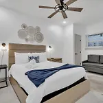 Sleeps 24-spacious Near Fq W Pool Hotel *