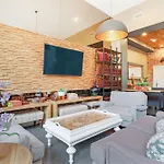 Roami At Factors Row