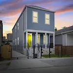 Mid-City Retreat W Superdome Views & Balcony