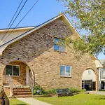 5 Mi To French Quarter: Central Nola Home W/ Decks