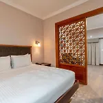 Hotel Wyndham Garden Baronne Plaza