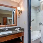 Wyndham Garden Baronne Plaza Hotel 3*