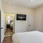 Fully-furnished 4br Near Fq Apartment New Orleans