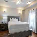 Fully-furnished 4br Near Fq * New Orleans