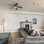 Fully-furnished 4br Near Fq Apartment