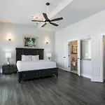 5Br Penthouse With Amenities Near Fq