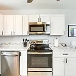 Apartment Renovated Charming 2br Close To French Quarter *