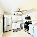 Renovated Charming 2br Close To French Quarter Apartment *