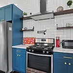 Walk To Streetcar Festival Ready Stay