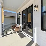 Immaculate Superdome Home Parking Yard Tvs Ensuite