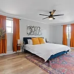 Sunny Retreat W Balcony Steps From French Quarter
