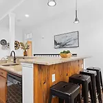 Mid-City 2Br W Balcony Near Canal Streetcar