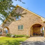 5 Mi To French Quarter: Central Nola Home W/ Decks