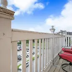 Spacious Condos On Carondelet Street Close To The French Quarter