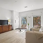 Group-Friendly Suite Near Bourbon Street