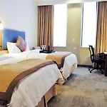 Wyndham Garden Baronne Plaza Hotel New Orleans
