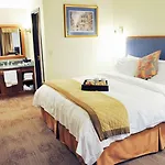 Wyndham Garden Baronne Plaza Hotel 3*