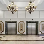 Wyndham Garden Baronne Plaza