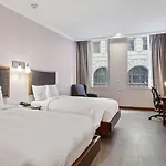 Hotel Wyndham Garden Baronne Plaza 3*