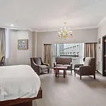 Wyndham Garden Baronne Plaza Hotel 3*