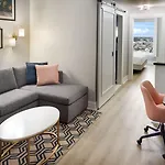 Hotel Courtyard By Marriott French Quarter/iberville 3*