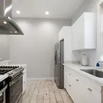 Newly Renovated 3 Story W Pool, Garage & Balconies Holiday home New Orleans