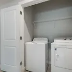 Newly Renovated 3 Story W Pool, Garage & Balconies Holiday home *