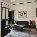 Royal Street Inn & Bar