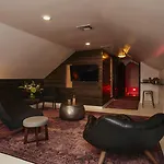 Royal Street Inn & Bar