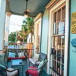 Hostel Auberge Nola *
