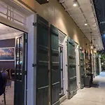 Royal Frenchmen And Bar Hotel 4*