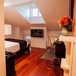 Royal Frenchmen And Bar Hotel 4*
